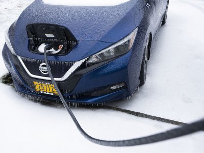 Freeze puts heat on EV carmakers to improve batteries